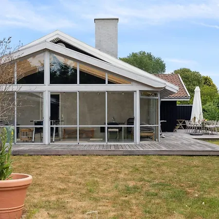 Tonia - 290m From The Sea By Interhome